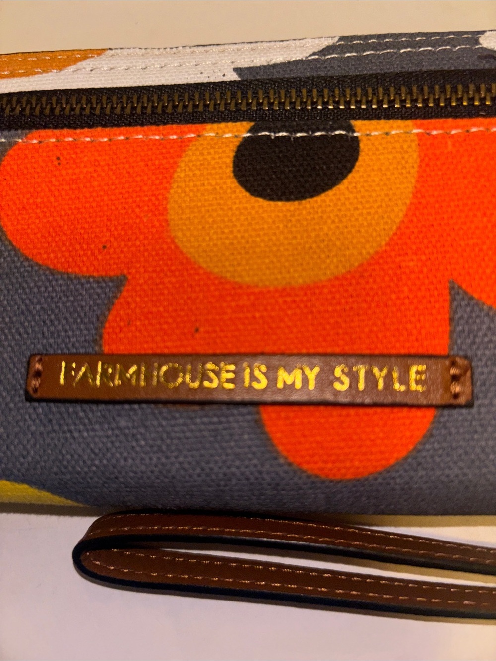 FARM HOUSE IS MY STYLE MULTICOLORED CANVAS FLORAL DESIGN
FULL ZIP CLOSURE WALLET - Picture 3 of 14
